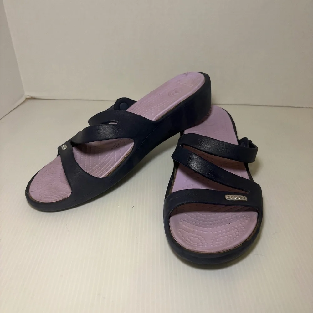 Crocs Patricia Sandals Size W8 Navy And Lavender Slip On Strap Hippy Grannycore